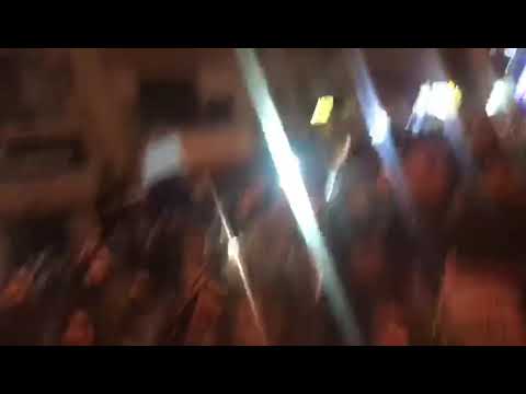 تدافع بين المتظاهرين الطلاب والجيش
