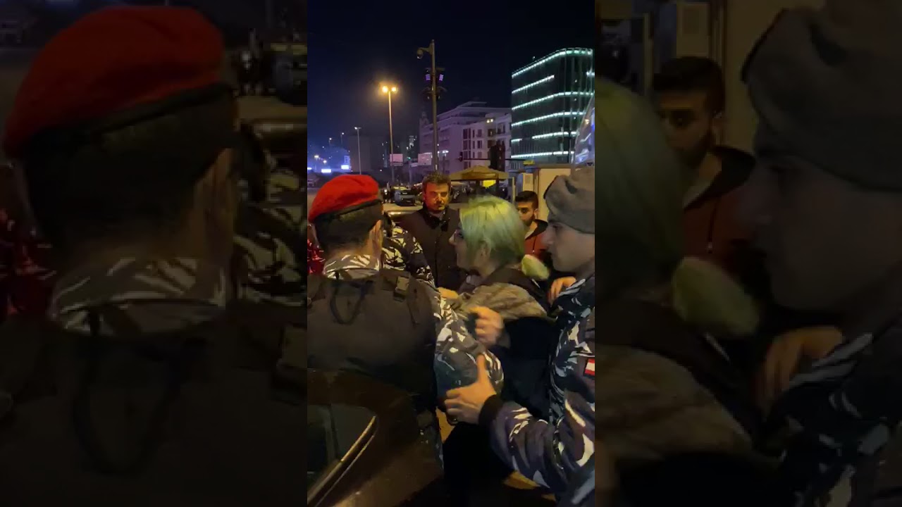 اعتقال إحدى المتظاهرات في الرينغ
