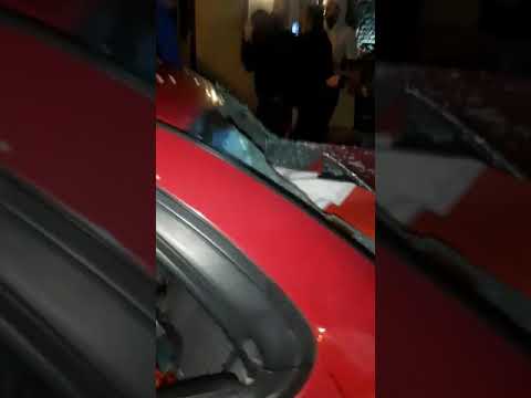 مناصرين زياد اسود يعتدون على المتظاهرين في جونية قرب مطعم الجزيرة