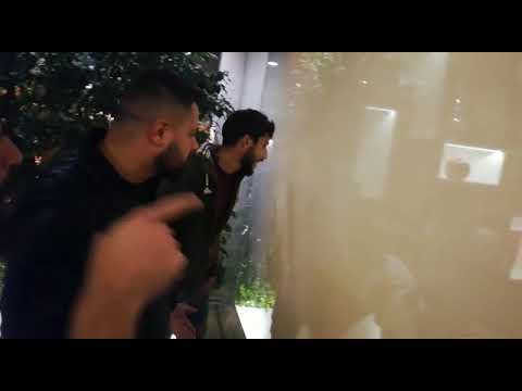 المتظاهرين يطاردون النائب زياد اسود