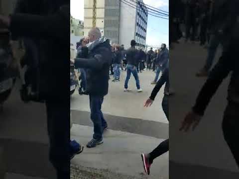تعرض المتظاهرين للضرب